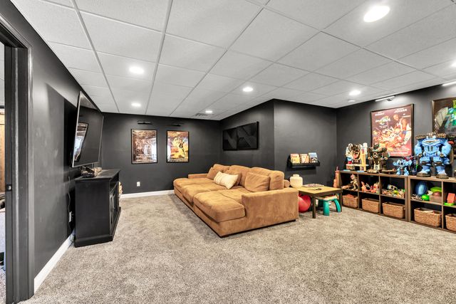 1963 S Oakview Lane, Nixa, MO 65714