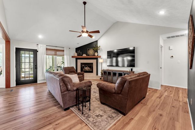 1963 S Oakview Lane, Nixa, MO 65714