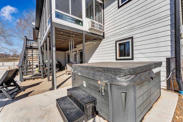 1963 S Oakview Lane, Nixa, MO 65714