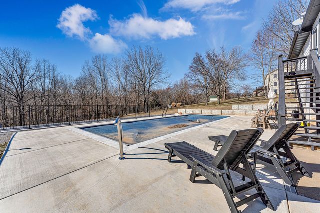 1963 S Oakview Lane, Nixa, MO 65714