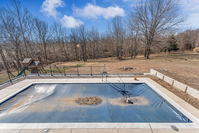 1963 S Oakview Lane, Nixa, MO 65714