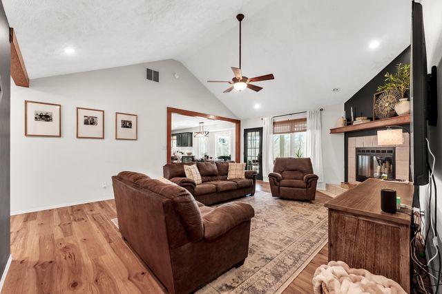 1963 S Oakview Lane, Nixa, MO 65714