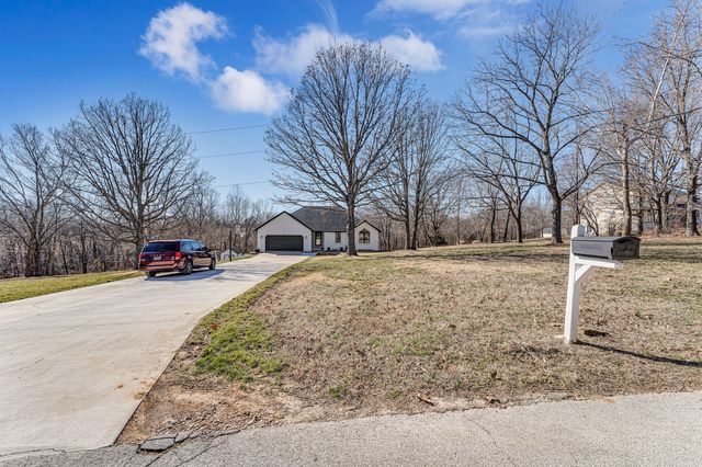 1963 S Oakview Lane, Nixa, MO 65714
