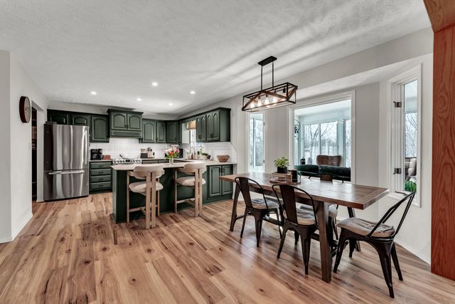 1963 S Oakview Lane, Nixa, MO 65714