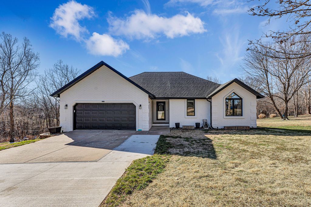 1963 S Oakview Lane, Nixa, MO 65714