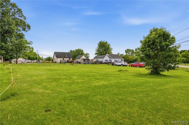 995 Saunders Sett Road, Lewiston, NY 14305