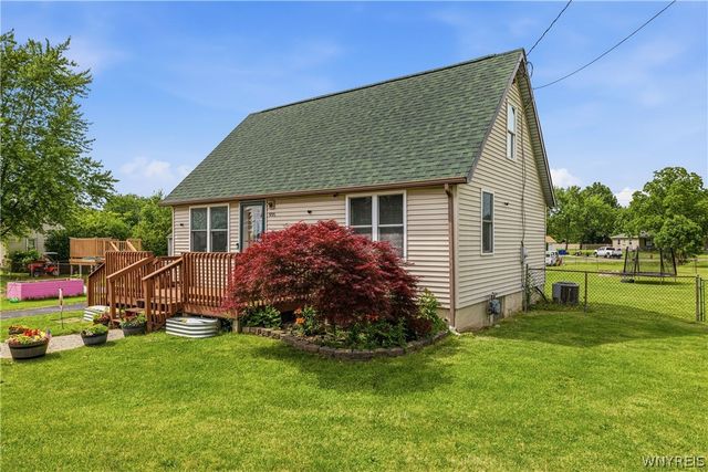 995 Saunders Sett Road, Lewiston, NY 14305