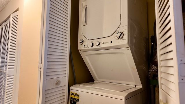 1061 NW 85th Terrace, Plantation, FL 33322