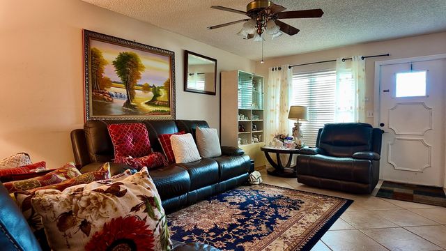 1061 NW 85th Terrace, Plantation, FL 33322