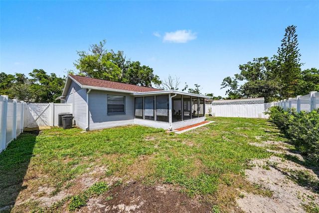 5106 CHATSWORTH AVENUE, Tampa, FL 33625