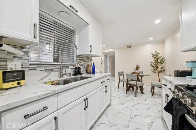 1430 Cabrillo Park B, Santa Ana, CA 92701