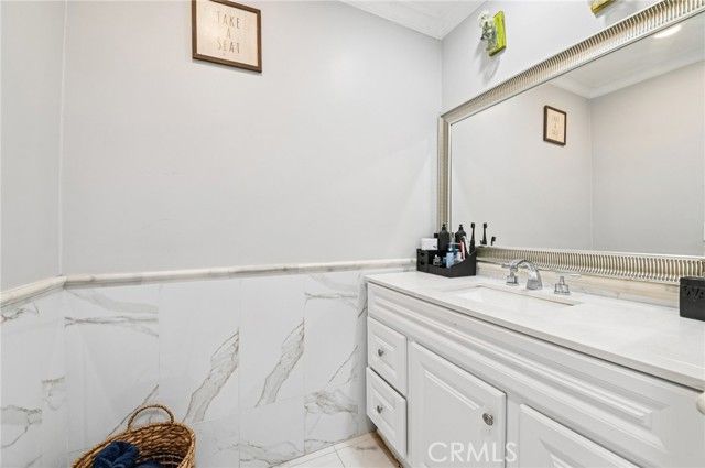 1430 Cabrillo Park B, Santa Ana, CA 92701