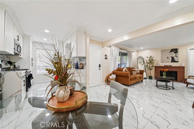 1430 Cabrillo Park B, Santa Ana, CA 92701