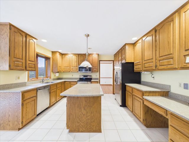10373 Glen Abbey Close, Rockford, IL 61107