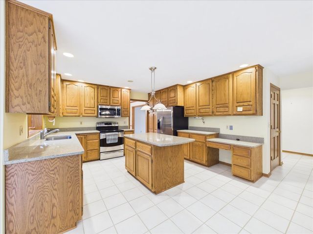 10373 Glen Abbey Close, Rockford, IL 61107