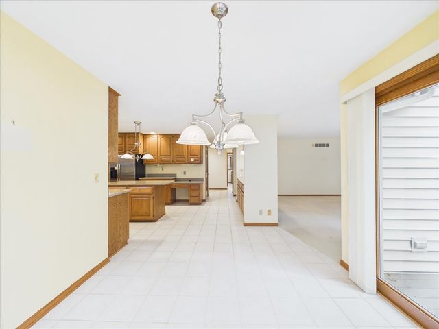 10373 Glen Abbey Close, Rockford, IL 61107