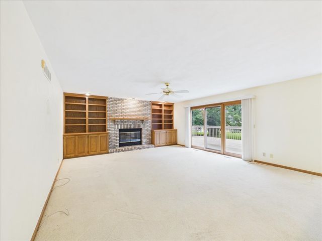 10373 Glen Abbey Close, Rockford, IL 61107