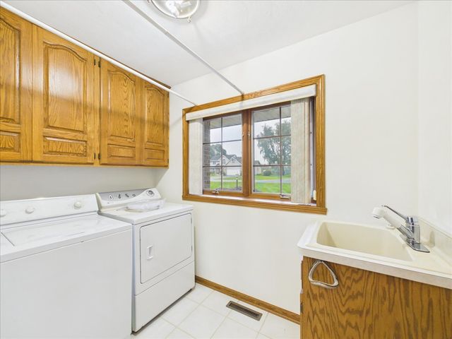 10373 Glen Abbey Close, Rockford, IL 61107