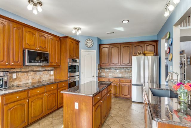 1011 Andromeda Way, Arlington, TX 76013