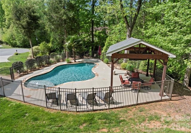 860 Arrow Point Lane, Davidson, NC 28036