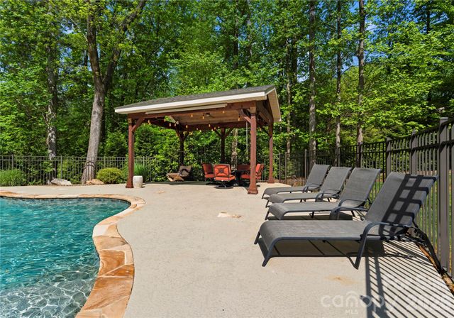 860 Arrow Point Lane, Davidson, NC 28036