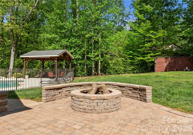 860 Arrow Point Lane, Davidson, NC 28036