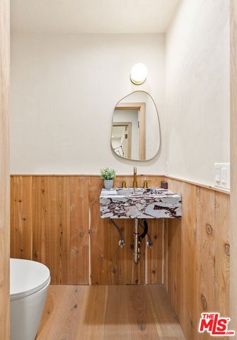 14742 Weddington Street, Sherman Oaks, CA 91423