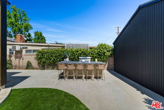 14742 Weddington Street, Sherman Oaks, CA 91423