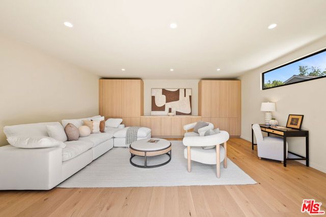 14742 Weddington Street, Sherman Oaks, CA 91423