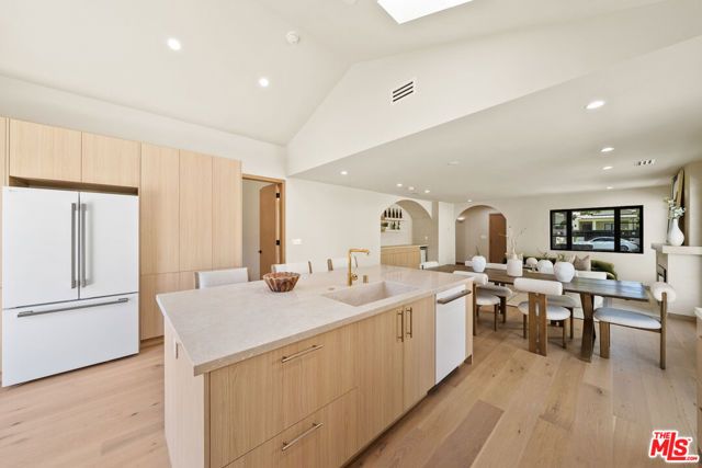 14742 Weddington Street, Sherman Oaks, CA 91423