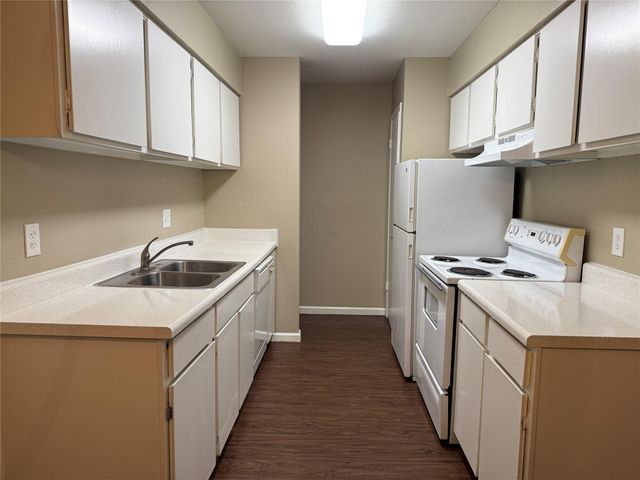 2200 Cypress Landing, Houston, TX 77090