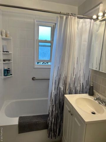 450 Pelham Road 1B, New Rochelle, NY 10805