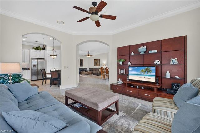 3177 Aviamar CIR 202, Naples, FL 34114