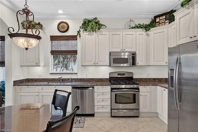 3177 Aviamar CIR 202, Naples, FL 34114