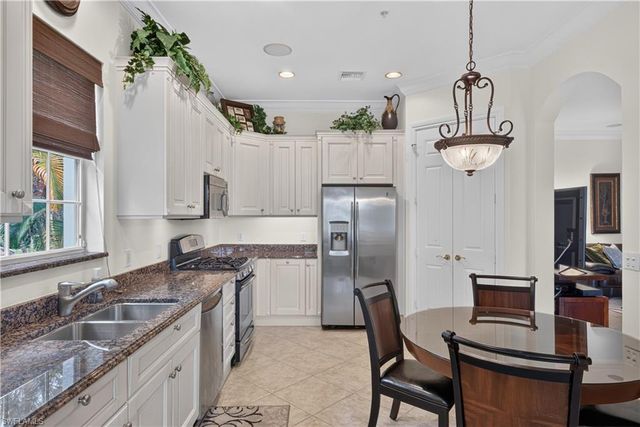 3177 Aviamar CIR 202, Naples, FL 34114