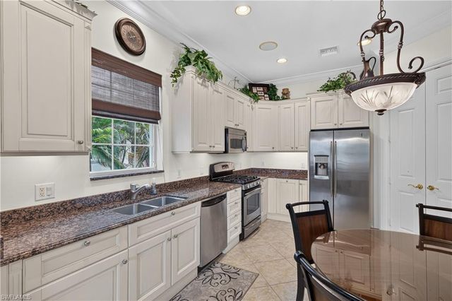 3177 Aviamar CIR 202, Naples, FL 34114