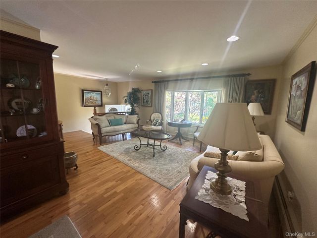 776 Bunker Road, North Woodmere, NY 11581