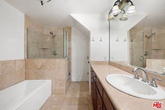 8555 Cashio Street PH 4, Los Angeles, CA 90035
