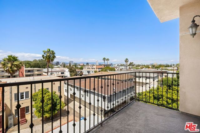 8555 Cashio Street PH 4, Los Angeles, CA 90035
