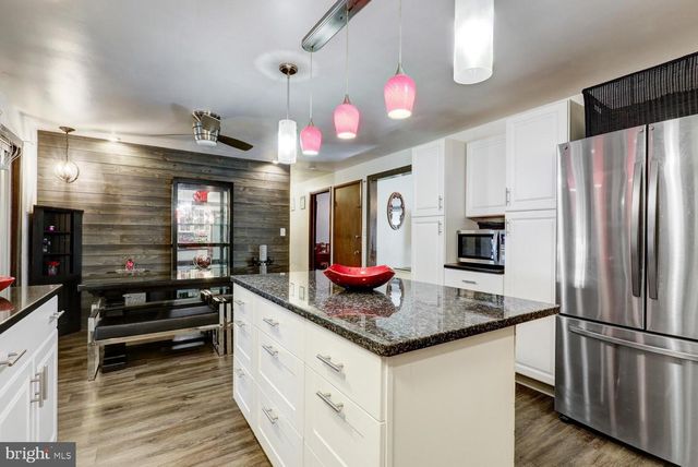 912 PERRY RD, Lititz, PA 17543