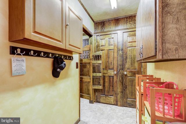 912 PERRY RD, Lititz, PA 17543