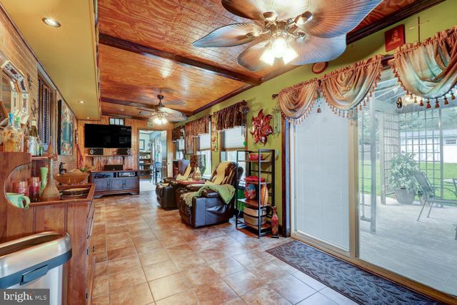 912 PERRY RD, Lititz, PA 17543