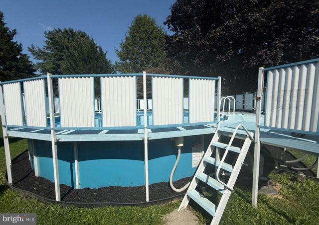 912 PERRY RD, Lititz, PA 17543