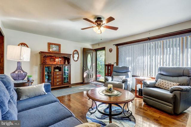 912 PERRY RD, Lititz, PA 17543