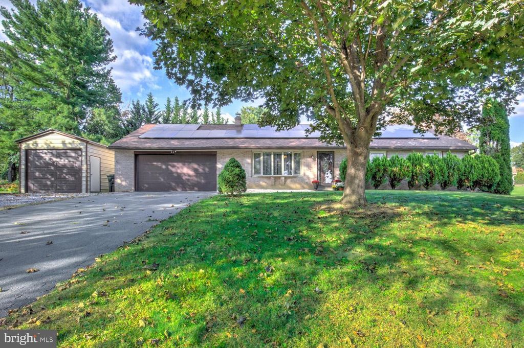 912 PERRY RD, Lititz, PA 17543