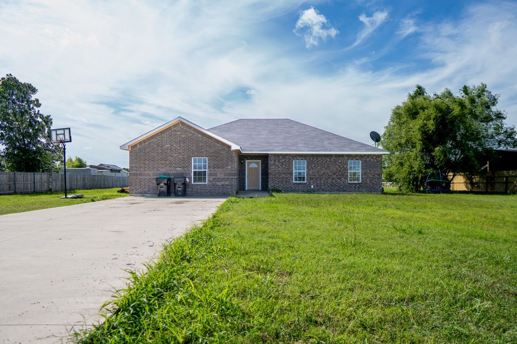 2143 Soman Lane, Kaufman, TX 75142
