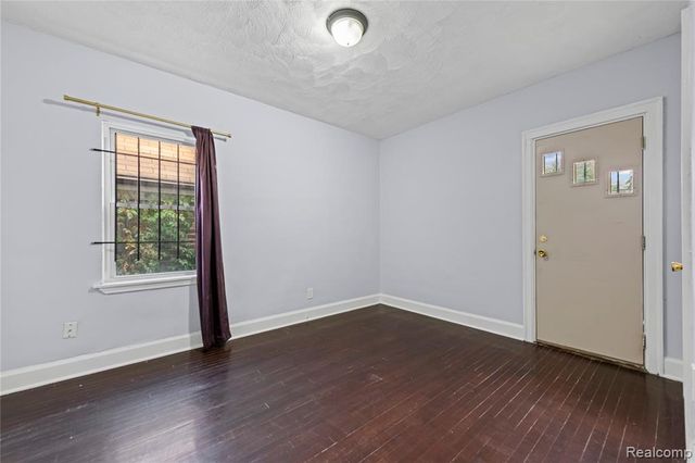 18940 San Juan Drive, Detroit, MI 48221