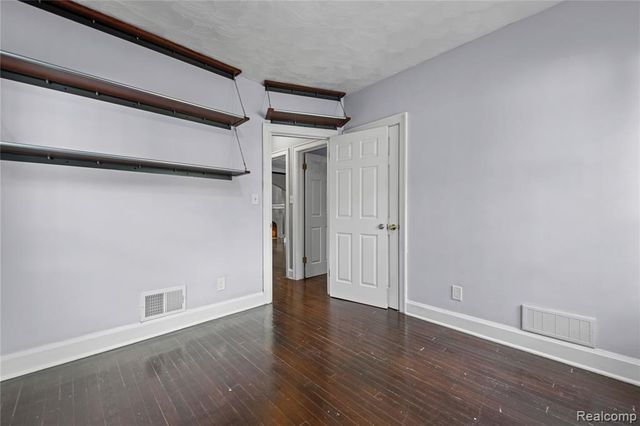 18940 San Juan Drive, Detroit, MI 48221