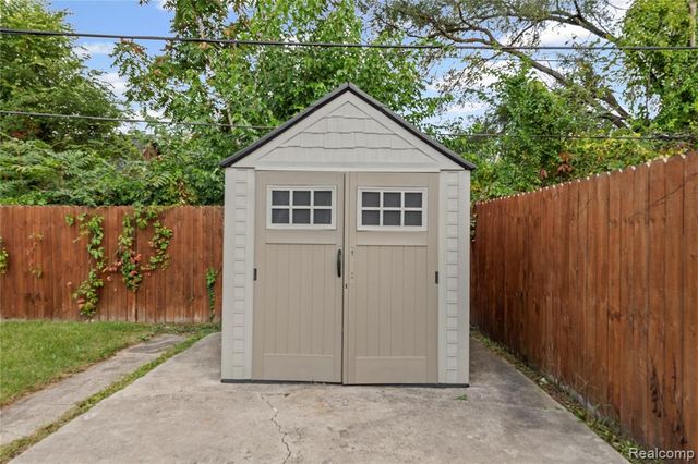 18940 San Juan Drive, Detroit, MI 48221