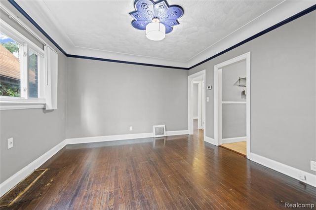 18940 San Juan Drive, Detroit, MI 48221